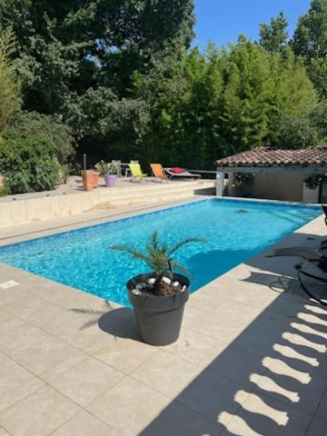 L'Appartement Du Micocoulier Salon-de-Provence Bagian luar foto